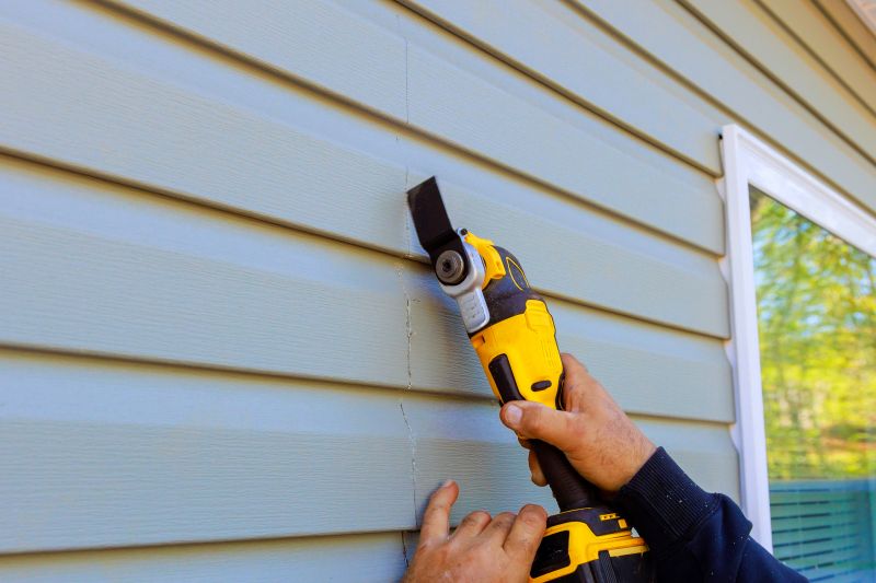Professional Vinyl Siding Repair Crew